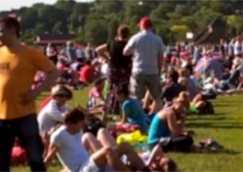 Wimbledon is Hot – crowds waited Wimbledon is hot hot hot