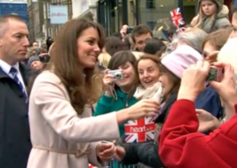 Kate and Wills Parents Again – meeting the people Baby For Kate and Wills meeting the people