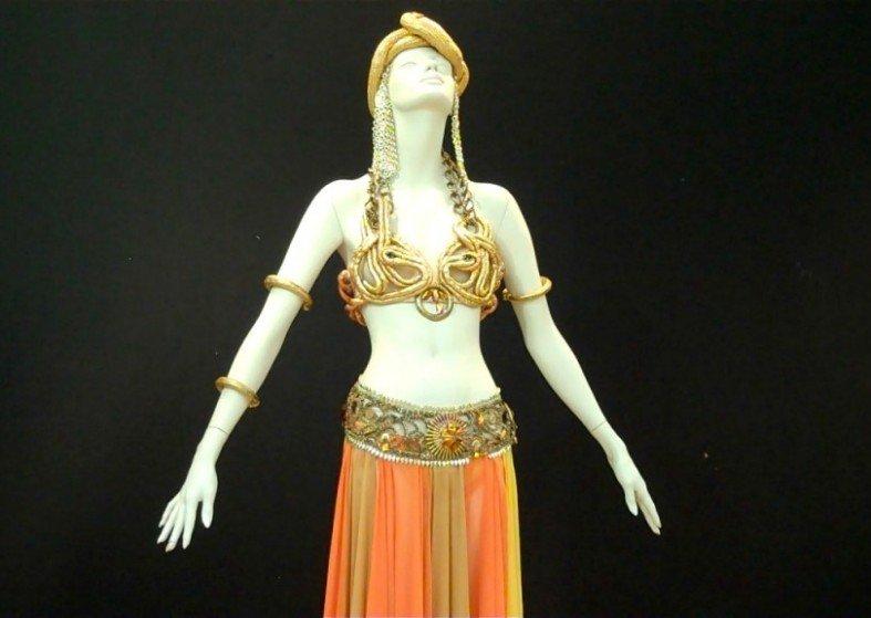 Marilyn Monroe Harem Costume Fails to Sell – she looked fab Marilyn Monroe Harem costume