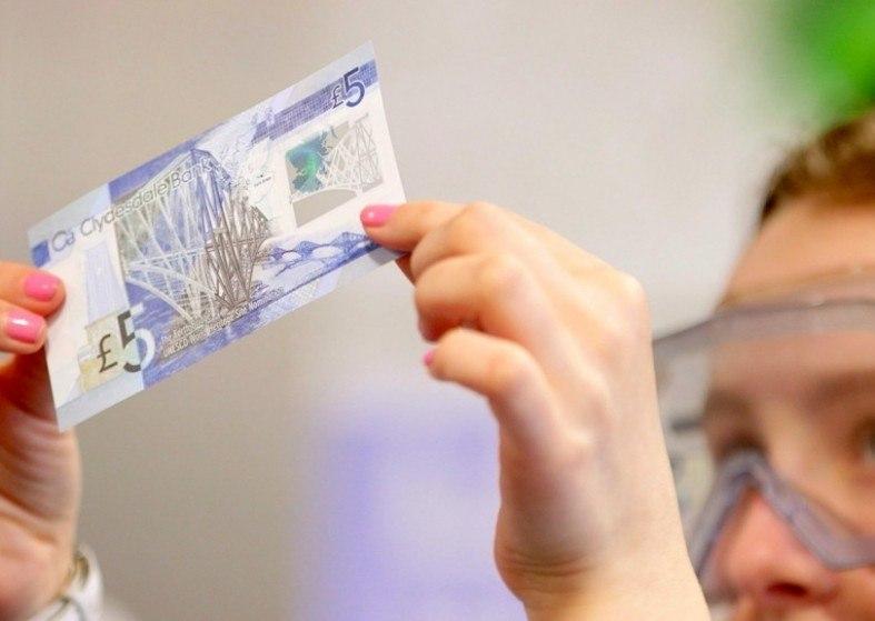 First Plastic Fiver for Britain – England’s £5 goes plastic First Plastic fiver