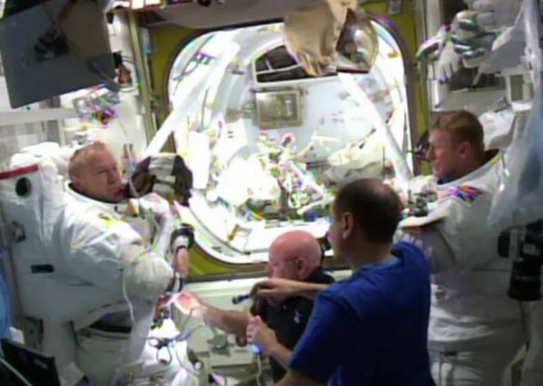 Tim Peake Space Walk Ends Early – makes history for Britain both astronauts back inside