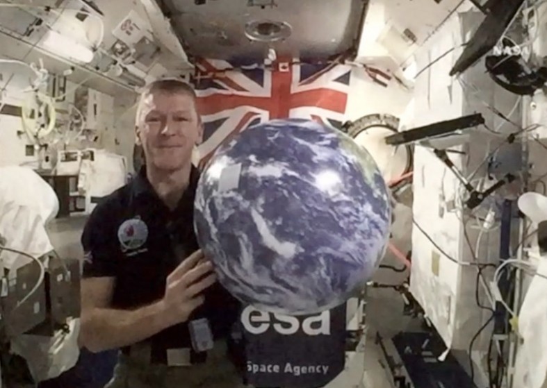 Tim Peake’s Cosmic Classroom – great gravity tricks! Tim Peake's Cosmic Classroom