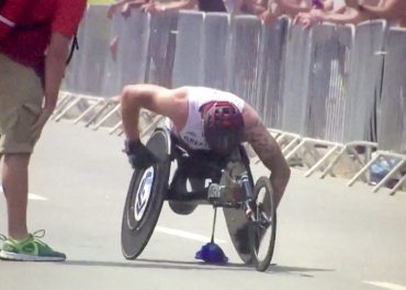 Drama as Weir Crashes out of T54 marathon – video Drama as Weir crashes out of T54 marathon