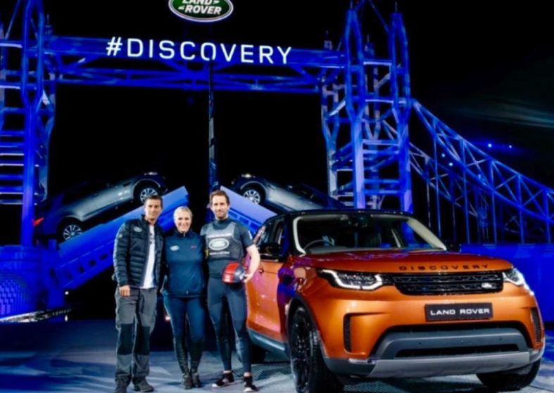 Worlds Biggest Lego Structure Launches New Land Rover – Tower Bridge Worlds biggest Lego structure launches new Land Rover