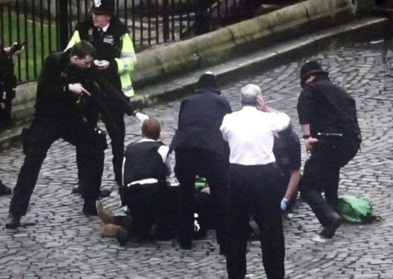 How Attack Unfolded – video of events at Westminster attacker caught