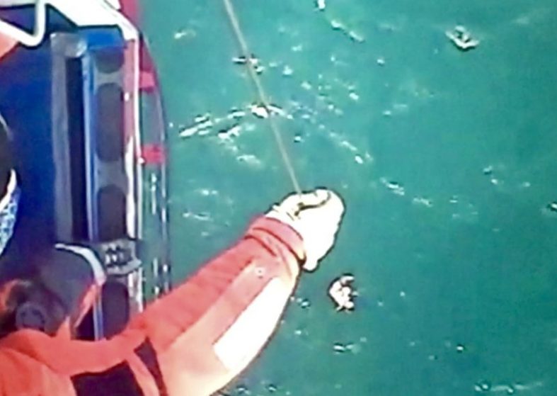 Surfer Survives 32 Hours in Sea – he thanked the ‘heroes’ who saved him Surfer survives 32 hours in sea