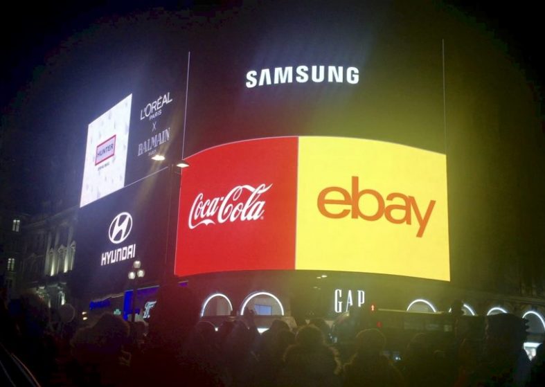 Piccadilly Circus Gets New Lights – sparked off by 11.6 million bulbs Piccadilly Circus Gets New Lights