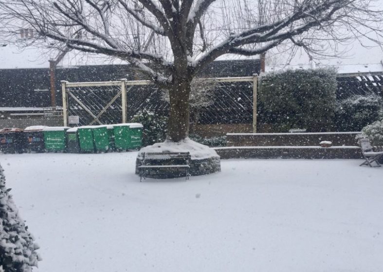 UK Snow – severe weather warnings in UK – freezing rain a danger UK Snow