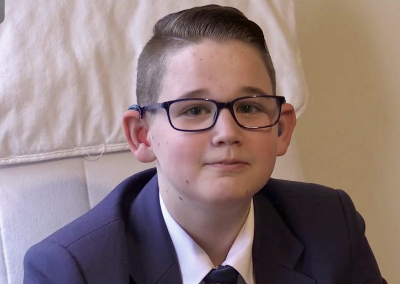 Deaf Teenager Invited to Harry and Meghan’s Wedding – politicians left out Deaf Teenager Invited to Harry and Meghan's Wedding
