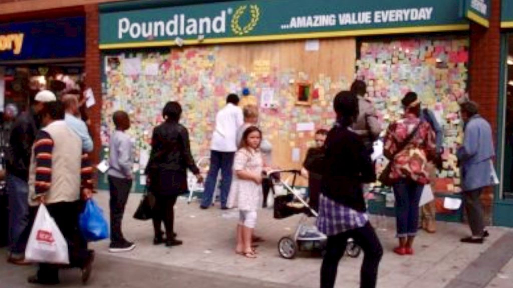 riots in Peckham creates Wall of Love
