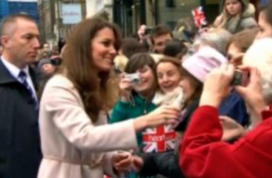 Baby For Kate and Wills meeting the people