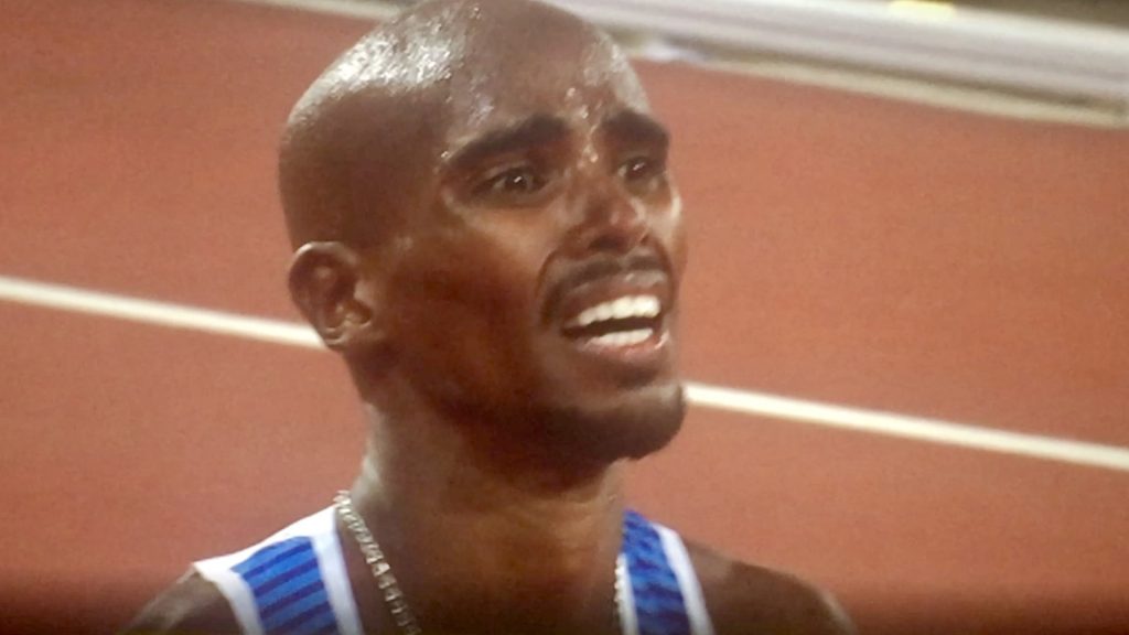 Mo Farah defends his 10,000m title in London
