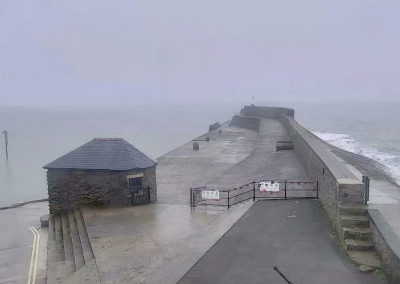 Porthcawl RNLI Pier Live Stream – welcome to the view from the Pier -enjoy the ocean scenes Porthcawl RNLI Live
