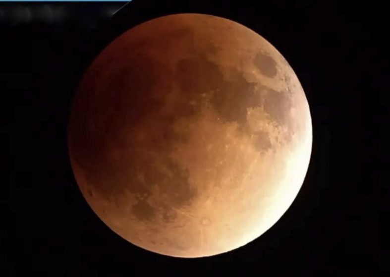 Eclipse 2018 View Again – watch how the MOON changed colour Eclipse 2018 View Again