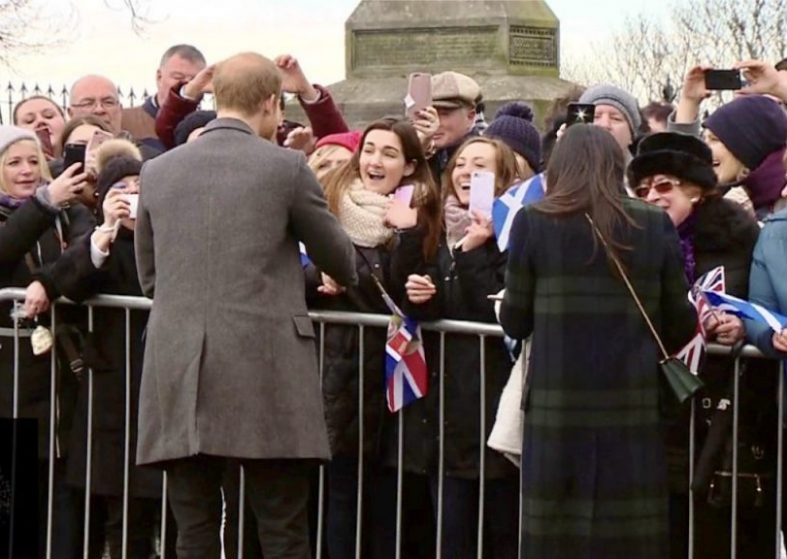 Prince Harry and Meghan Markle in Edinburgh – the crowd loved them Prince Harry and Meghan Markle in Edinburgh