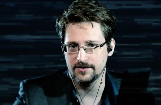 Edward Snowden - Putin grants citizenship