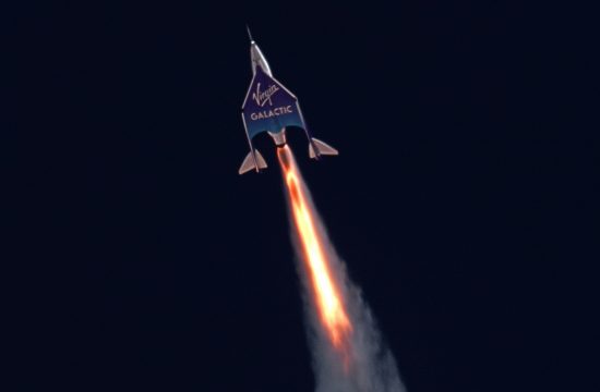 Virgin Galactic rocket plane back in space