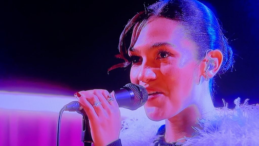 Olivia Dean performs new single Dive YNUKtv