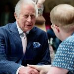 King Reassures Patients during Cancer Centre visit