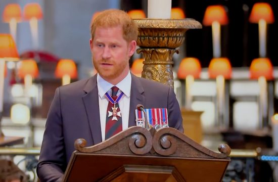 Prince Harry gives reading at Invictus Games service
