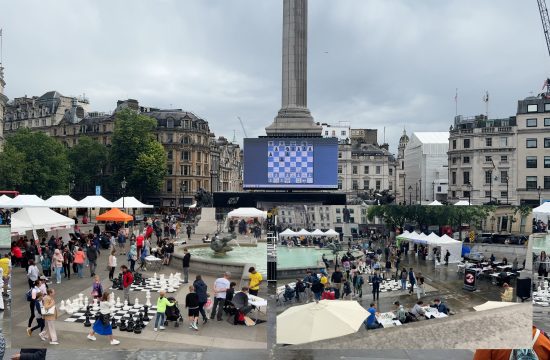 Trafalgar Square fills with Chessboards