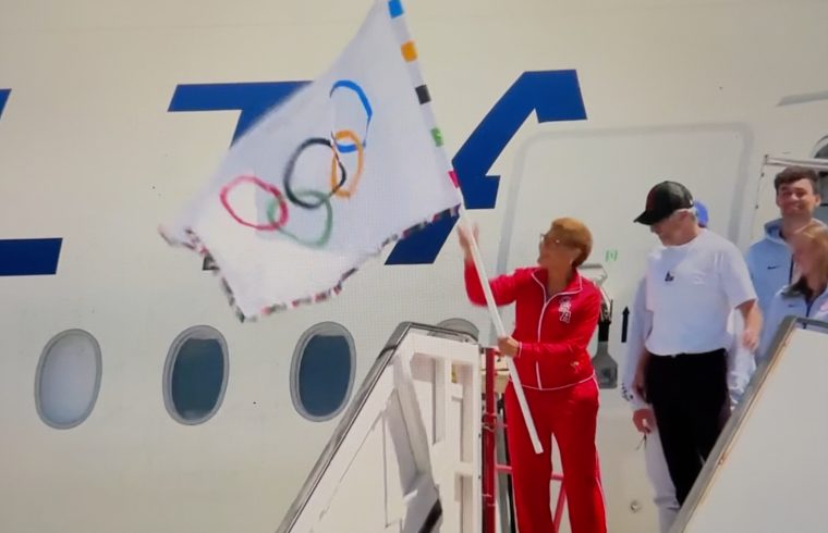 Los Angeles Mayor returns to LA with Olympic Flag