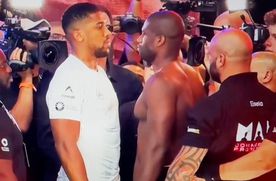 'Gladiator' Joshua heavier than Dubois at weigh-in