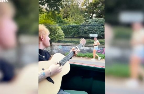 Ed Sheeran serenades jogger