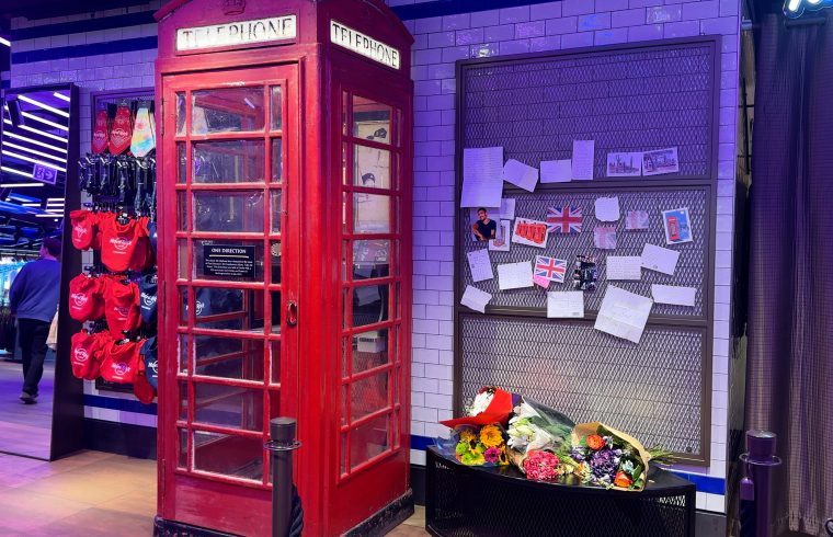 Fans pay tribute to Liam Payne at Phone Booth