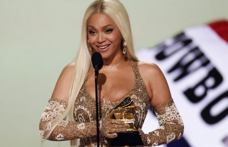 Beyoncé wins album of the year for first time