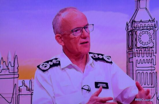 Met Commissioner: mobile phones should not operate once stolen