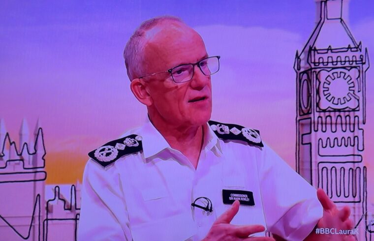 Met Commissioner: mobile phones should not operate once stolen