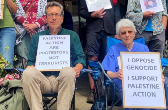 Totnes: No arrests during Gaza protest with placards