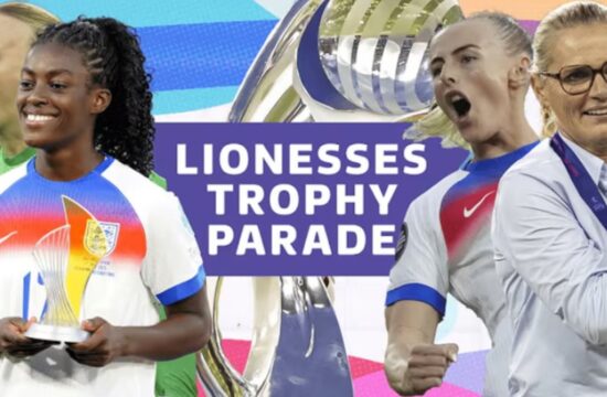 LIVE: Lionesses celebrate outside Buckingham Palace