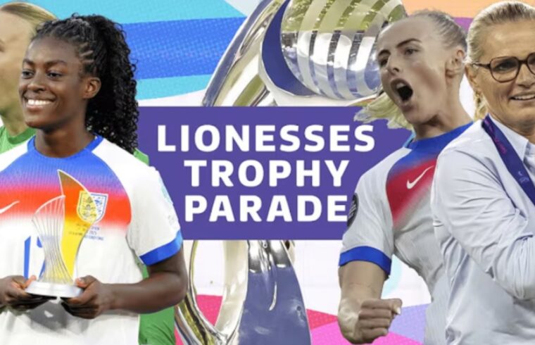 LIVE: Lionesses celebrate outside Buckingham Palace