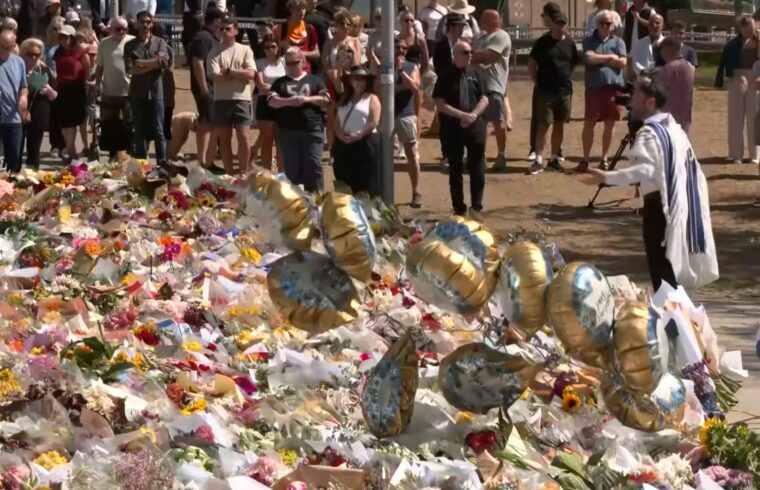 Live: Shooting tribute at Syndey's Bondi Beach