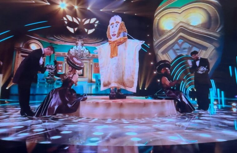 Iconic Rapper dunked in Masked Singer