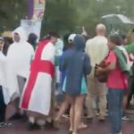 england fan among mexicans