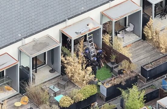 Watch as man given 'roof awakening' by police