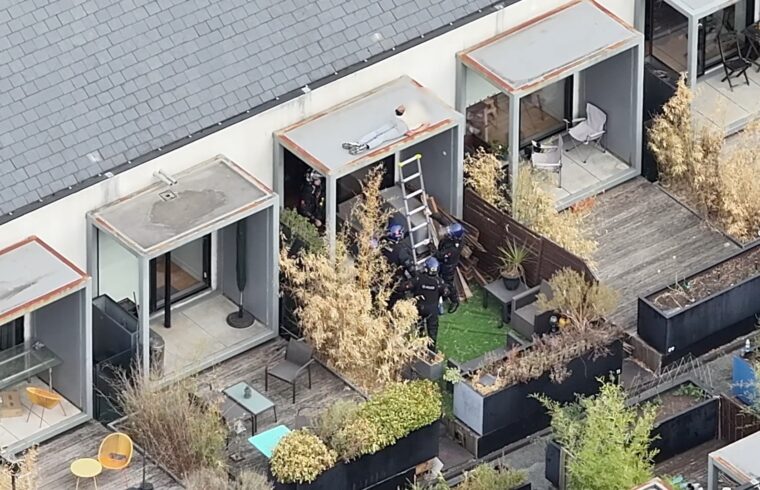 Watch as man given 'roof awakening' by police